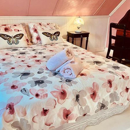 Bed & Cafe Petit Papillon Bed & Breakfast Grandes-Bergeronnes Exterior photo