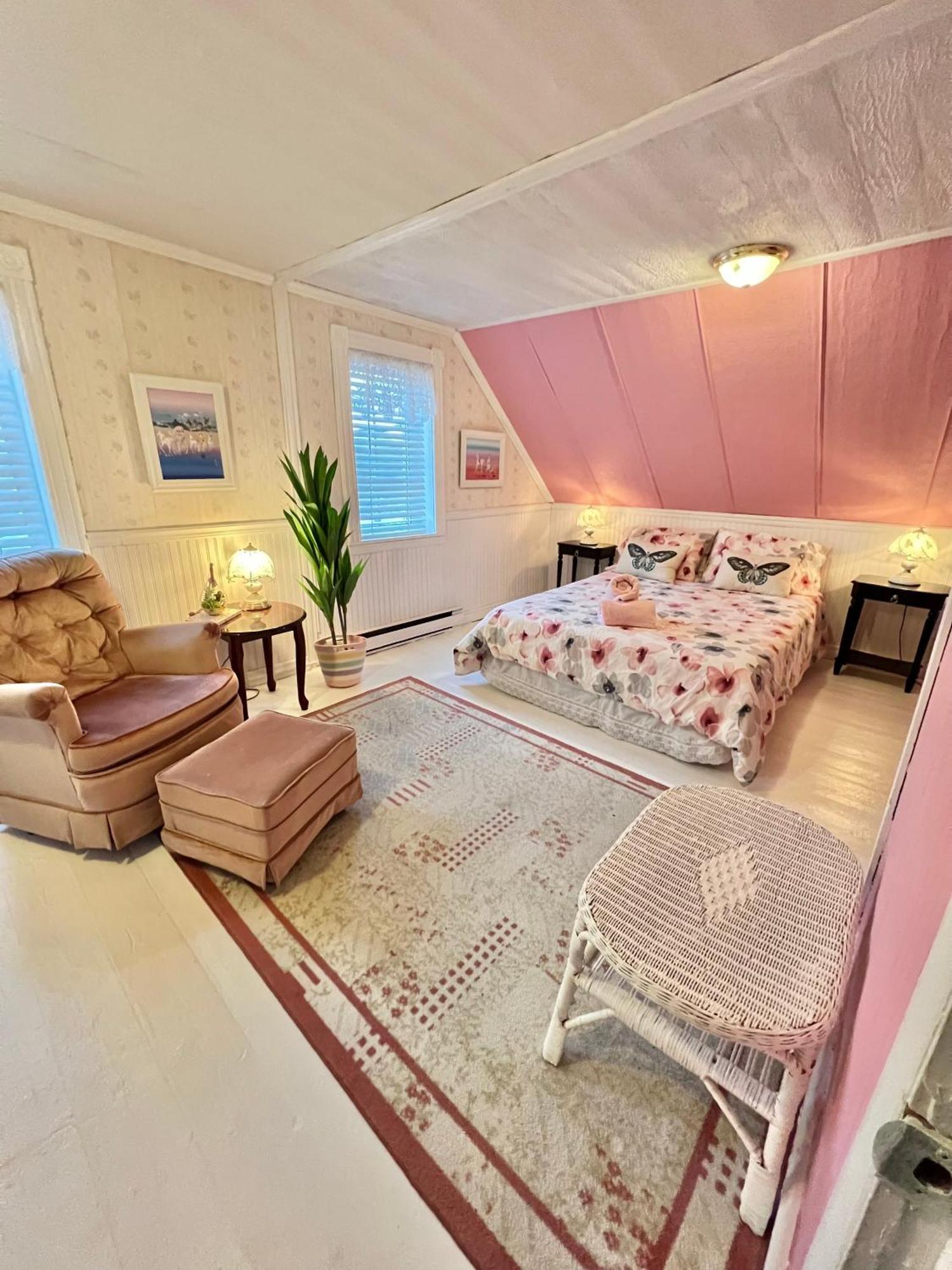 Bed & Cafe Petit Papillon Bed & Breakfast Grandes-Bergeronnes Exterior photo