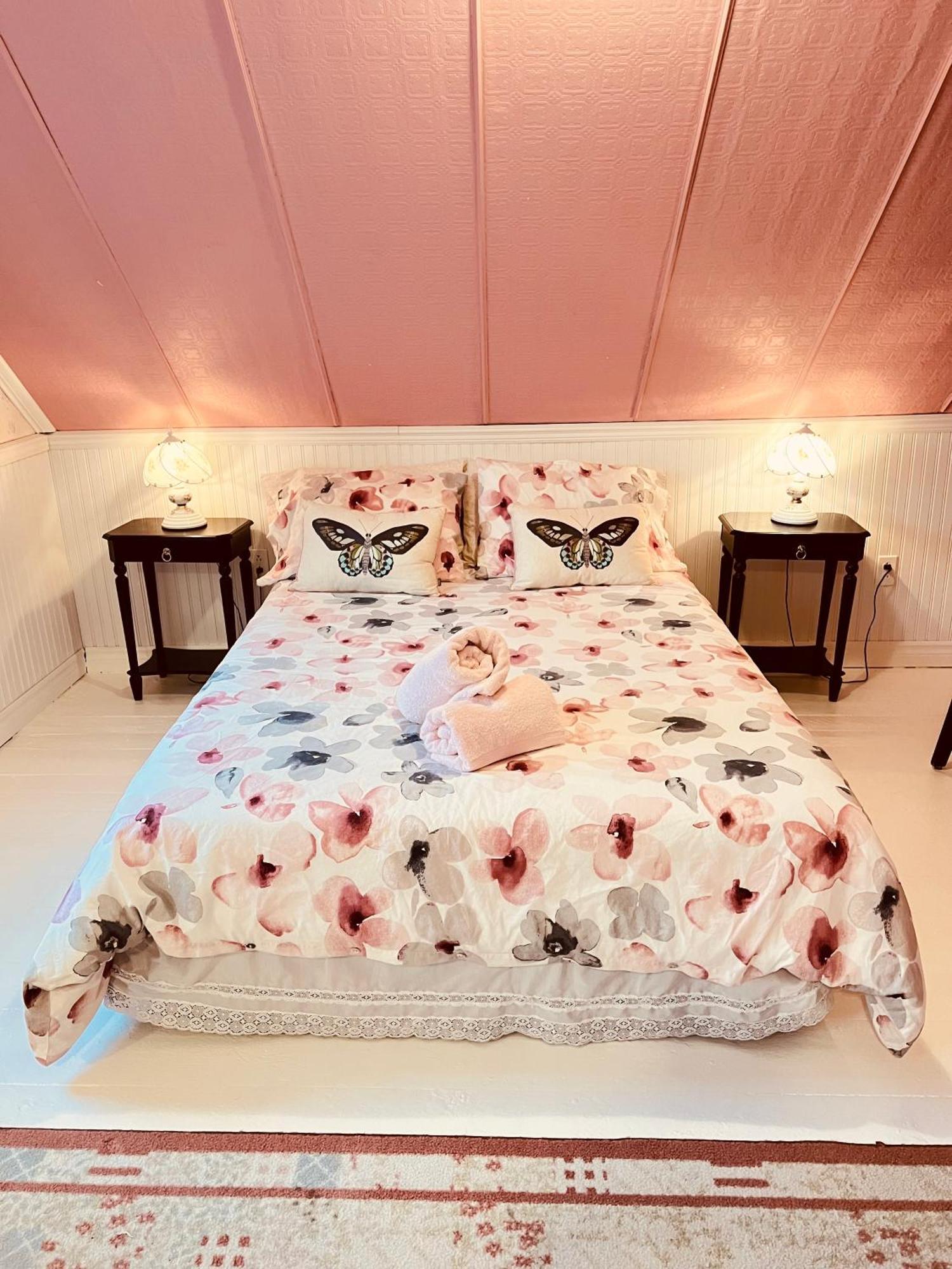 Bed & Cafe Petit Papillon Bed & Breakfast Grandes-Bergeronnes Room photo